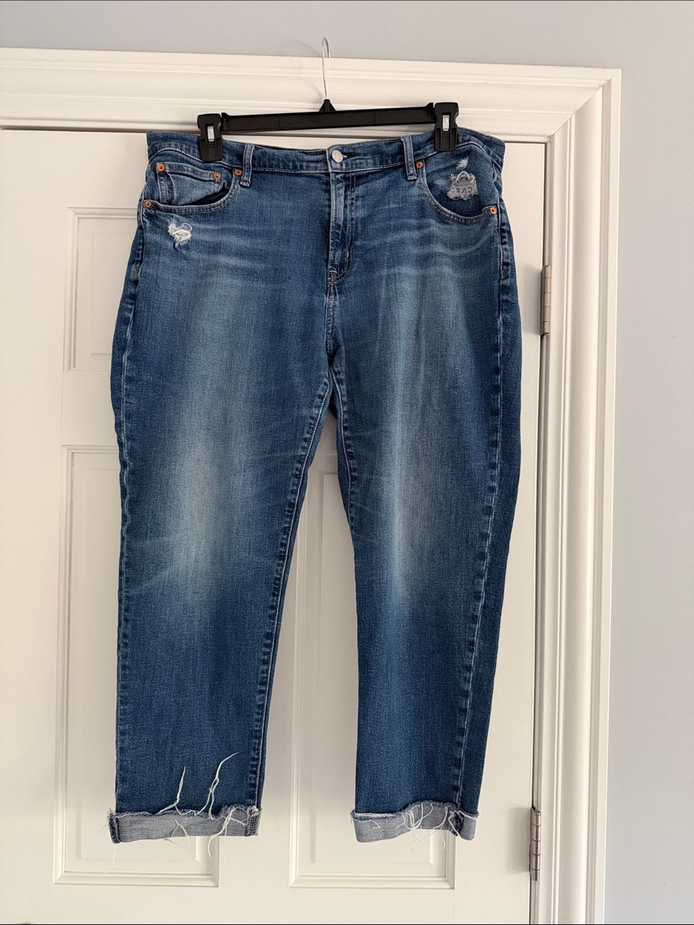GAP Women's Medium Blue Cropped Raw-Hem Jeans